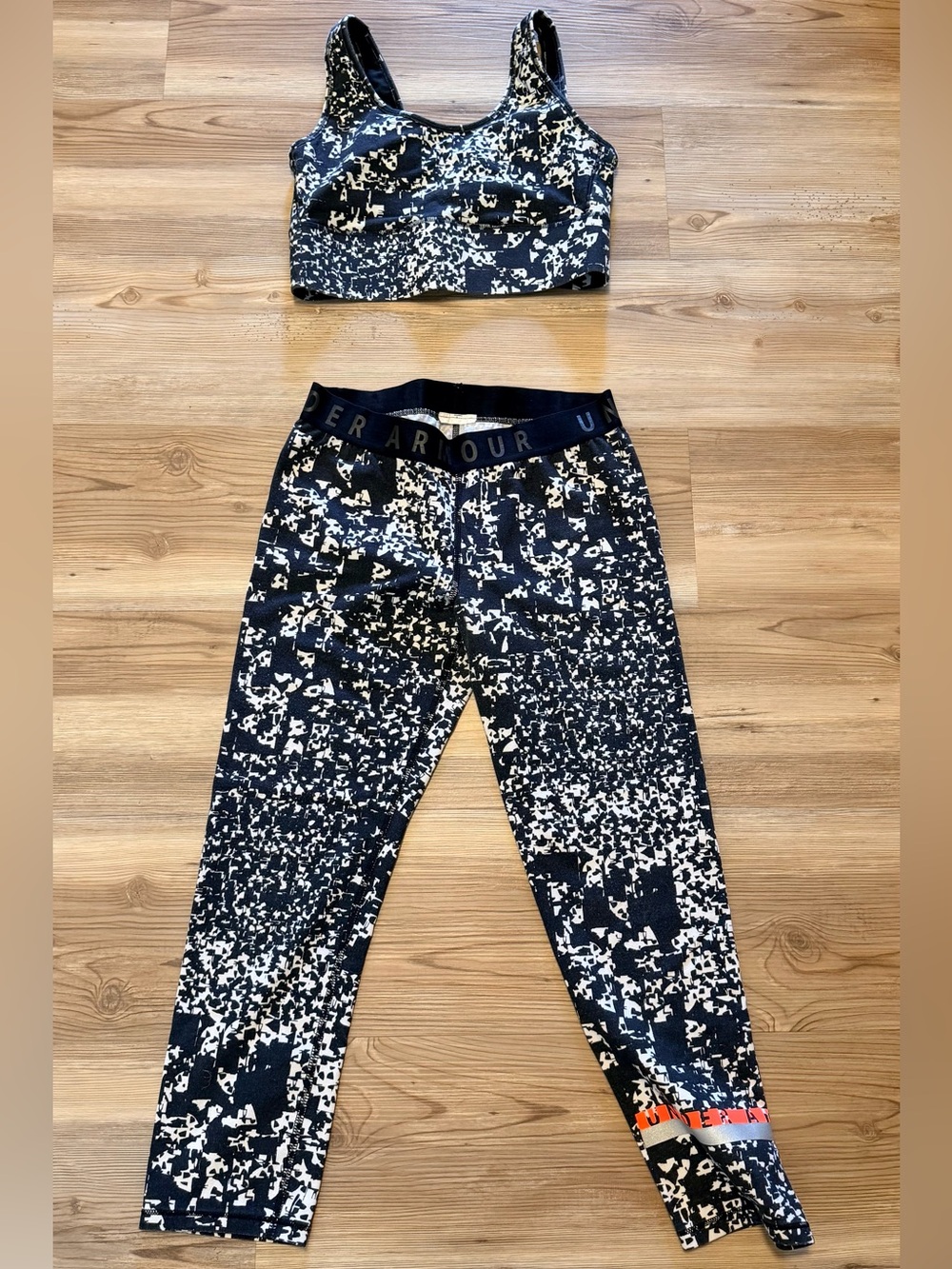 Under Armour Black & White Abstract Print Leggings